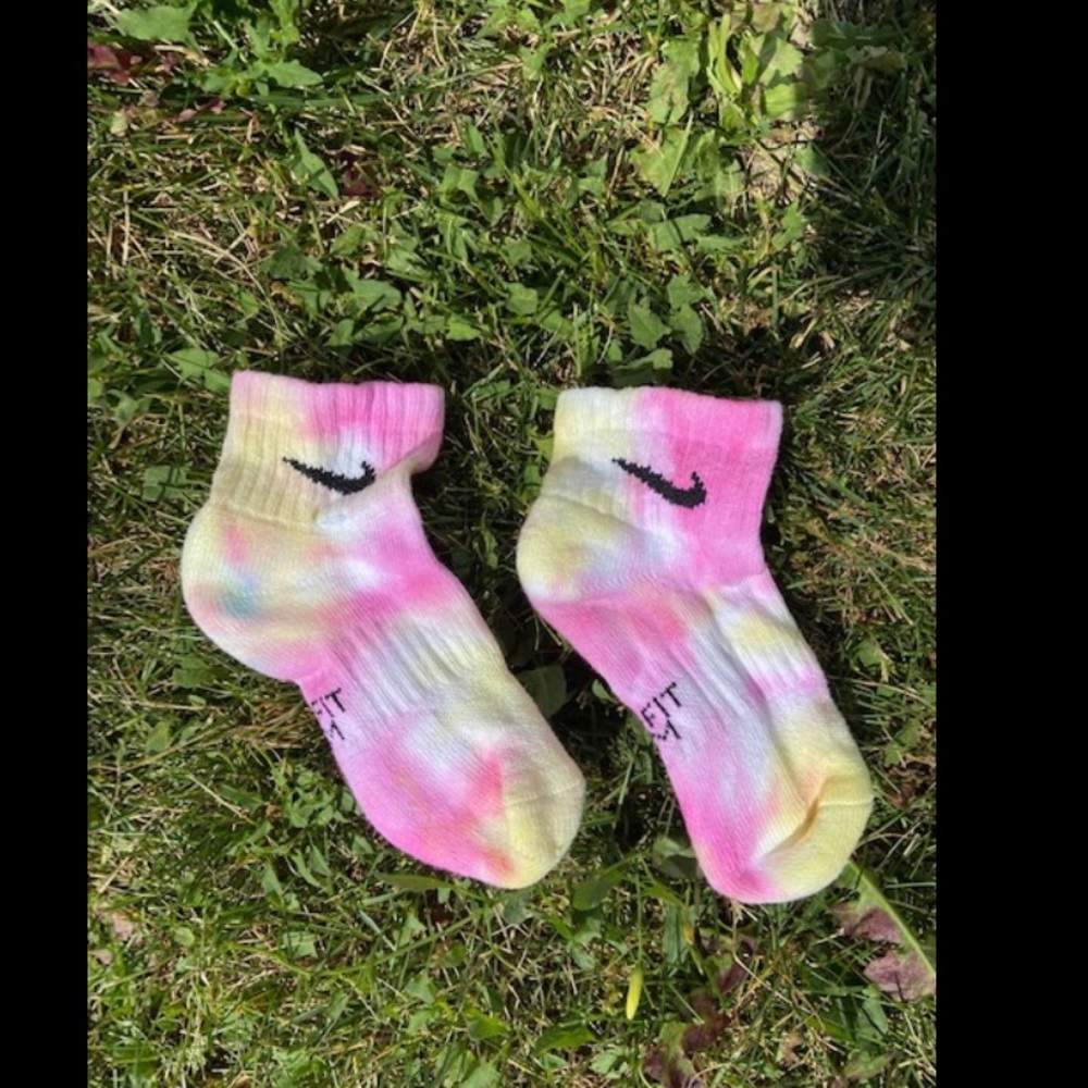 Nike youth athlete cushion tie dye socks
